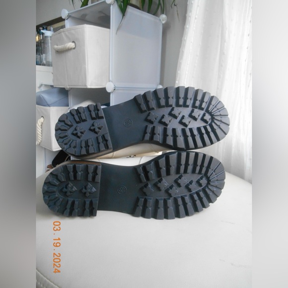 White Snow Booties - Target 🎯 - Picture 6 of 6